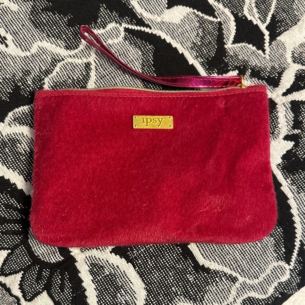💕free bundle add on Ipsy pouch